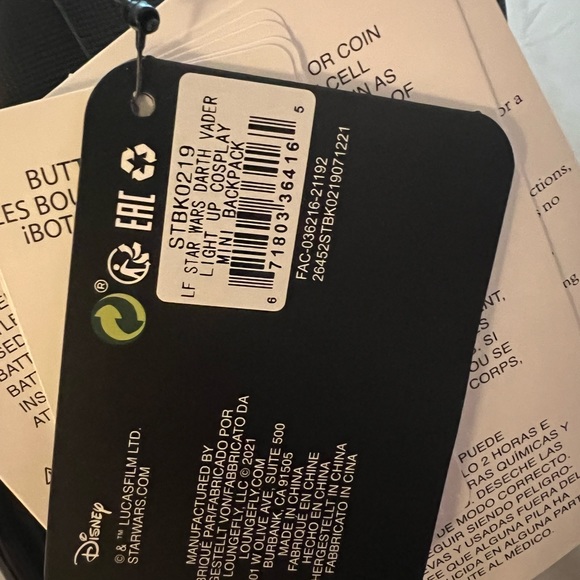 NWT 🚥LIGHT-UP🚥 Darth Vader Cosplay Loungefly Mini Backpack - Picture 3 of 5